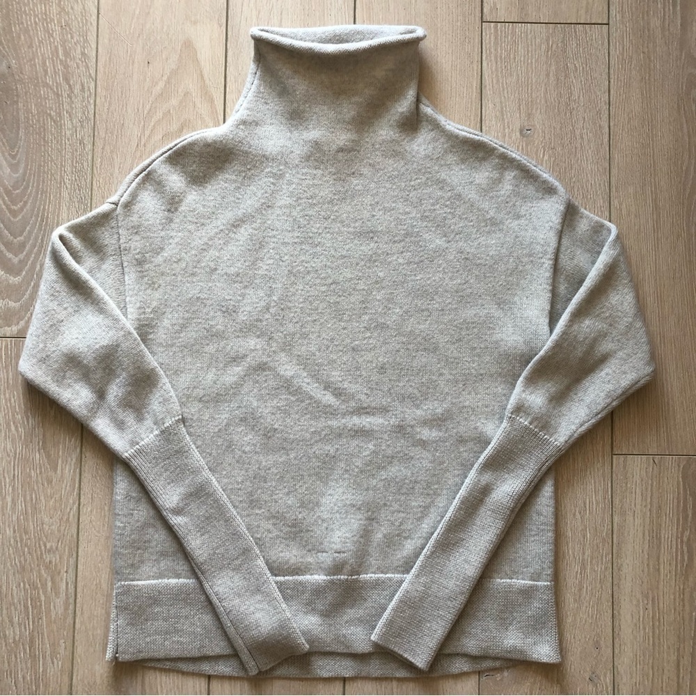 Aritzia Wilfred Italian Wool Yarn Cream & Light Grey Turtleneck Sweater